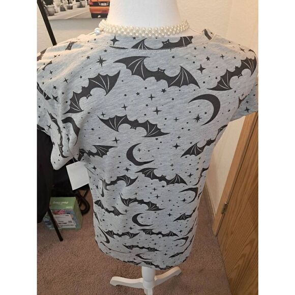 Wound Up Bat Moon all over Print Ladies Cap Sleeve Top XL(15-17) w/ Tag - Picture 3 of 5